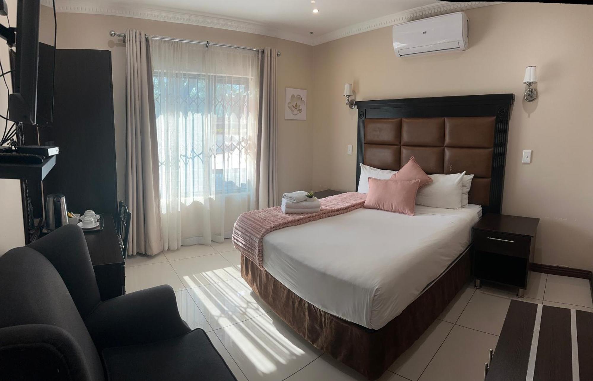 Aqua Stone Guest House Mbombela Exterior photo